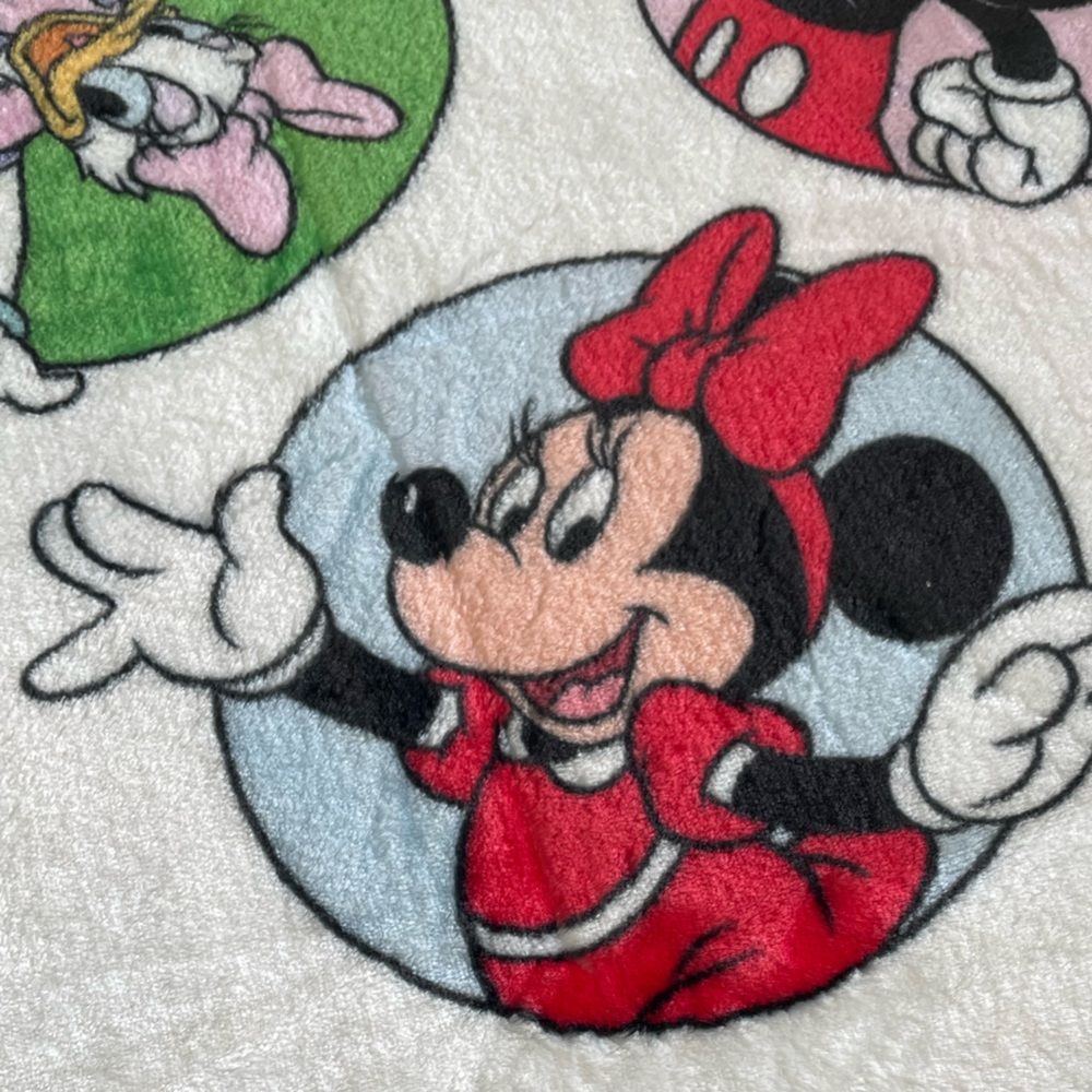 Official Disney "Mickey & Friends" Ultra-Soft Fleece Throw - Picture 8 of 14